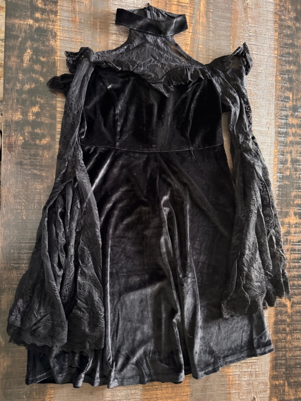 NWT Gothic Velvet and Lace Split Sleeve Cold Shoulder Mesh Dress Black Medium - Picture 11 of 11